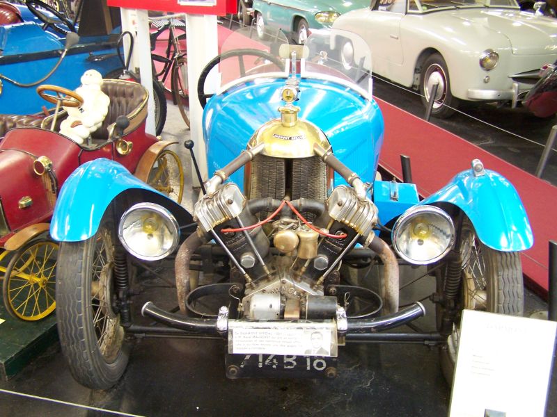 Darmont Morgan Special z roku 1927 (vodou chladený motor s rozvodom OHV o objeme 1.100cc)