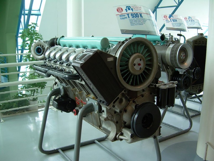 Přeplňovaný motor T 930 vycházejici z Tatry 813
